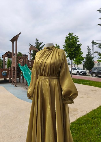 Uzun Kollu Drapeli Altın Renkli Abiye Elbise - Görsel 13