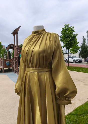 Uzun Kollu Drapeli Altın Renkli Abiye Elbise - Görsel 14