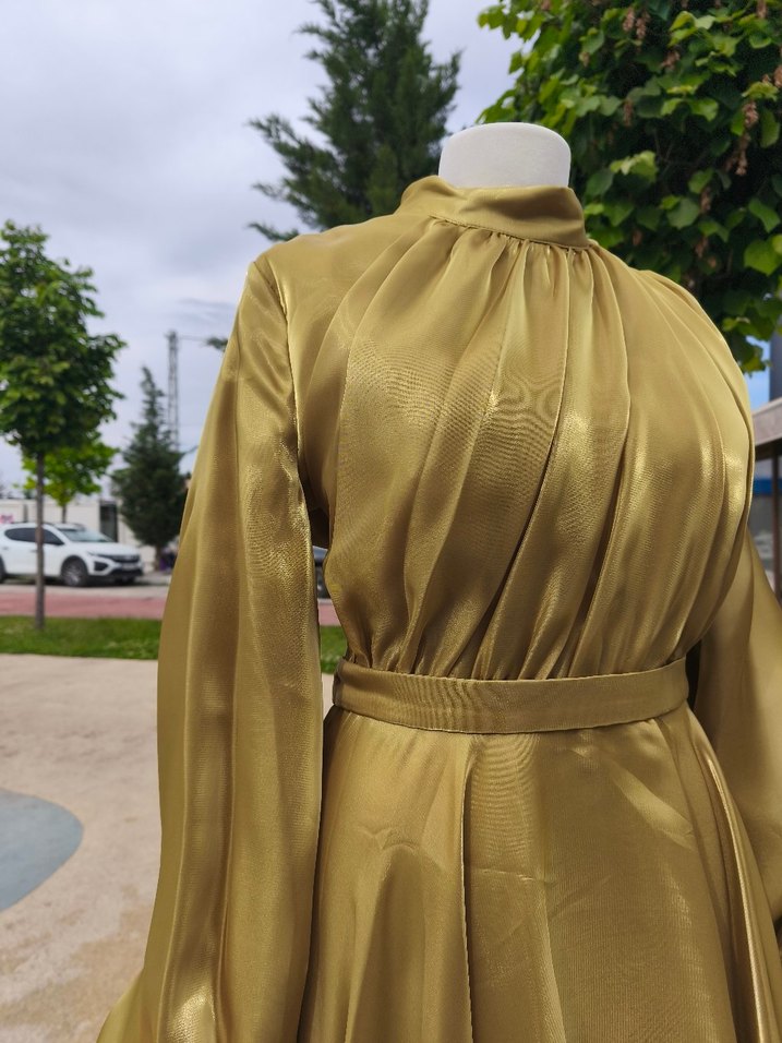 Uzun Kollu Drapeli Altın Renkli Abiye Elbise - Görsel 5