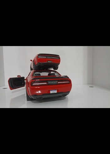 Beden Renk Koyu Kırmızı Oyuncak Araba 1/24