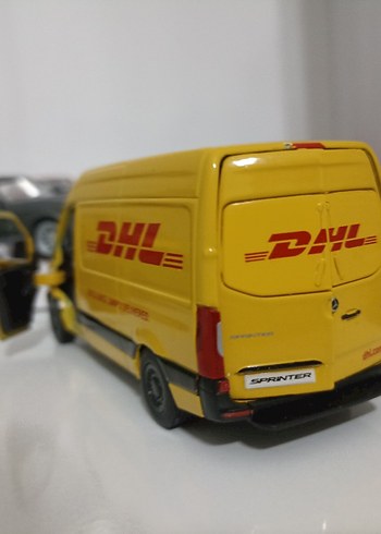 Beden Sarı DHL Oyuncak Kamyonet