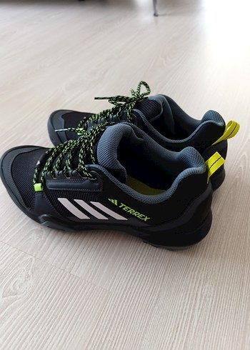 Adidas Erkek Yeşil Bağcıklı Spor Ayakkabı - Görsel 3