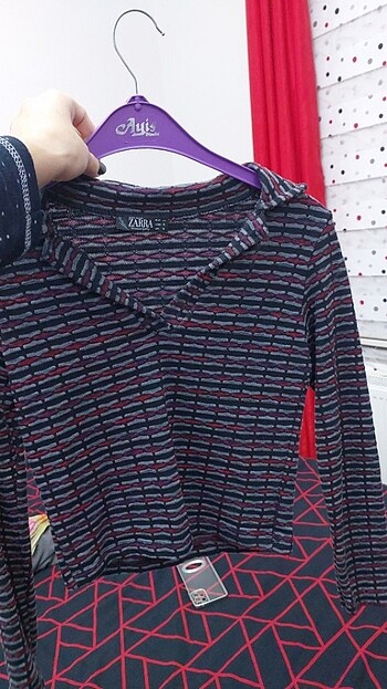 Krop tarzı yakalı v body