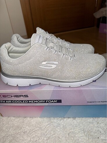 39 Beden beyaz Renk SKECHERS KADIN AYAKKABI