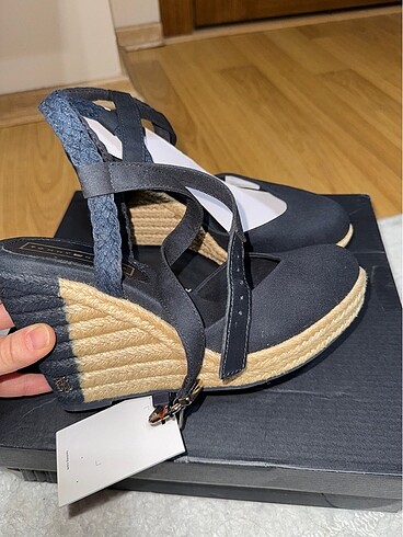36 Beden TOMMY HILFIGER DOLGU TOPUK ESPADRİL