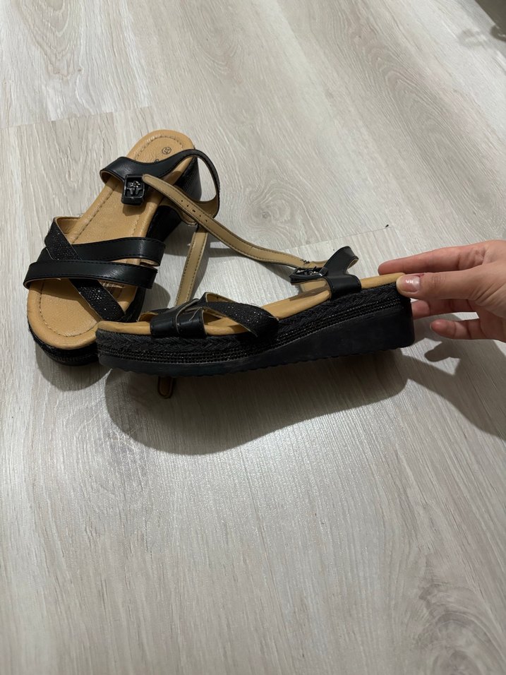 Siyah simli Dolgu Topuklu Kadın Sandalet - Görsel 2