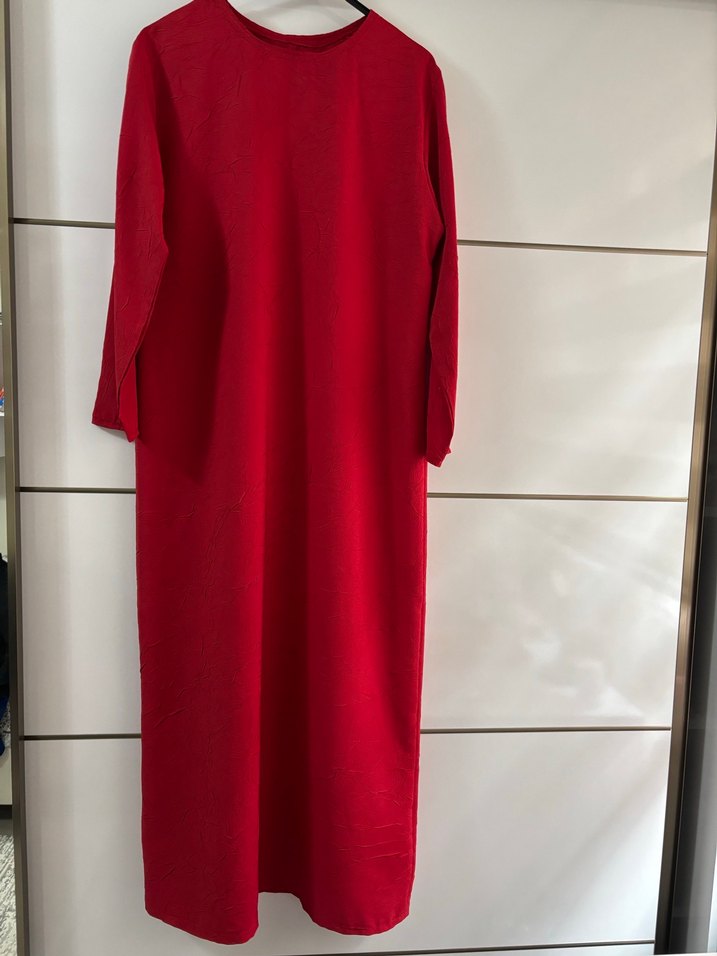Kırmızı tesettür elbise özel dikim - Görsel 3