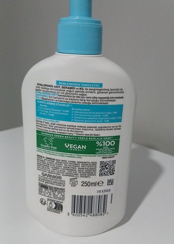 Garnier Garnier Saf & Temiz Nemlendirici Yüz Temizleyici