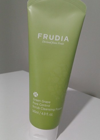 Frudia Yeşil Üzüm Gözenek Temizleyici Köpük 145ml
