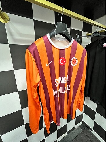m Beden turuncu Renk Emirgan spor 16 numara formasi