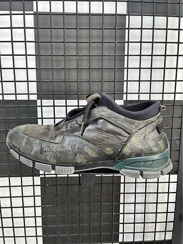 Prada 43 numara sökük yirtik yok orj