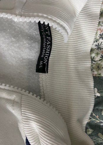 Trendyol & Milla Çizgili V Yakalı Fermuarlı Sweatshirt