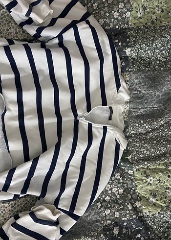 Çizgili V Yakalı Fermuarlı Sweatshirt