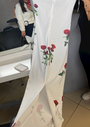 Zara Beyaz Çiçek Desenli Uzun Drapeli Straplez Elbise