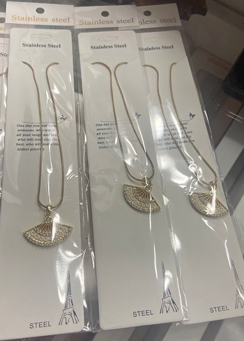 Yelpaze Charmlı Altın Renk Kadın Kolye AÇIKLAMA - Görsel 3