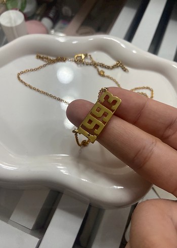 Accessorize Altın Renk 1993 Yazılı Midi Kolye