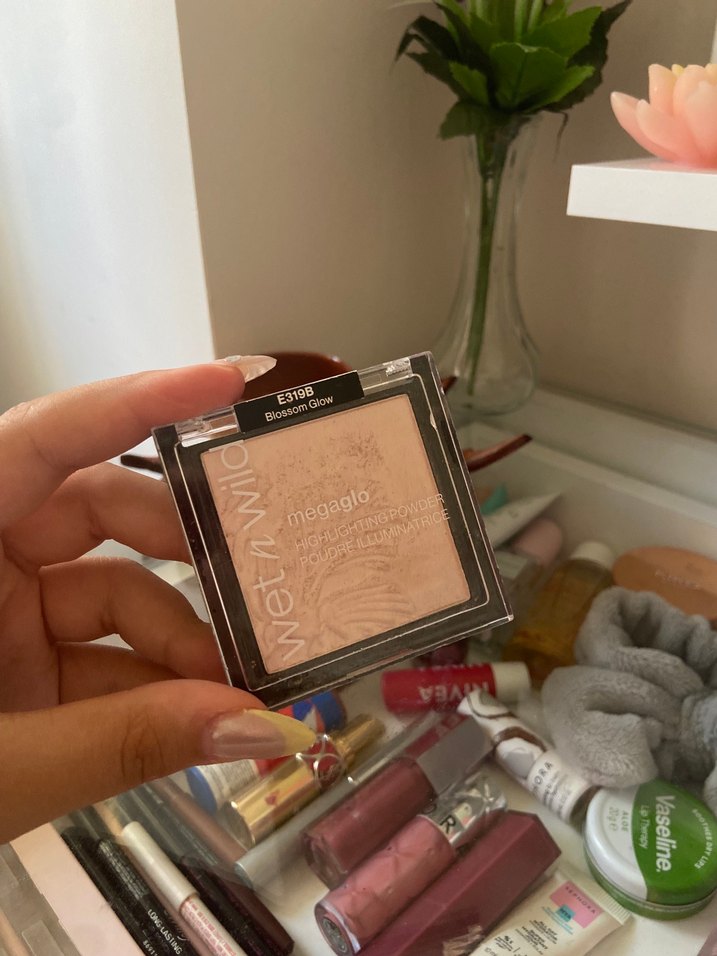 WET N WİLD Bej Işıltılı Aydınlatıcı - Görsel 2