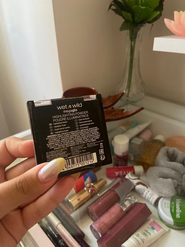 WET N WİLD Bej Işıltılı Aydınlatıcı - Görsel 3