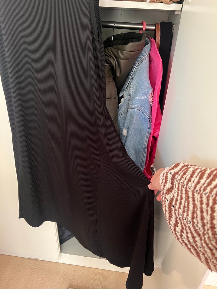 Siyah Uzun Yüksek Yakalı Drapeli Elbise - Görsel 2