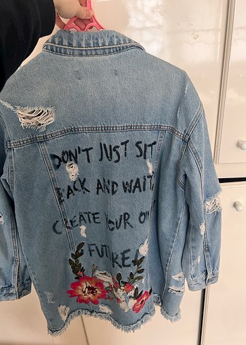 Düğmeli Yırtık Detaylı Midi Kot Ceket - Görsel 2