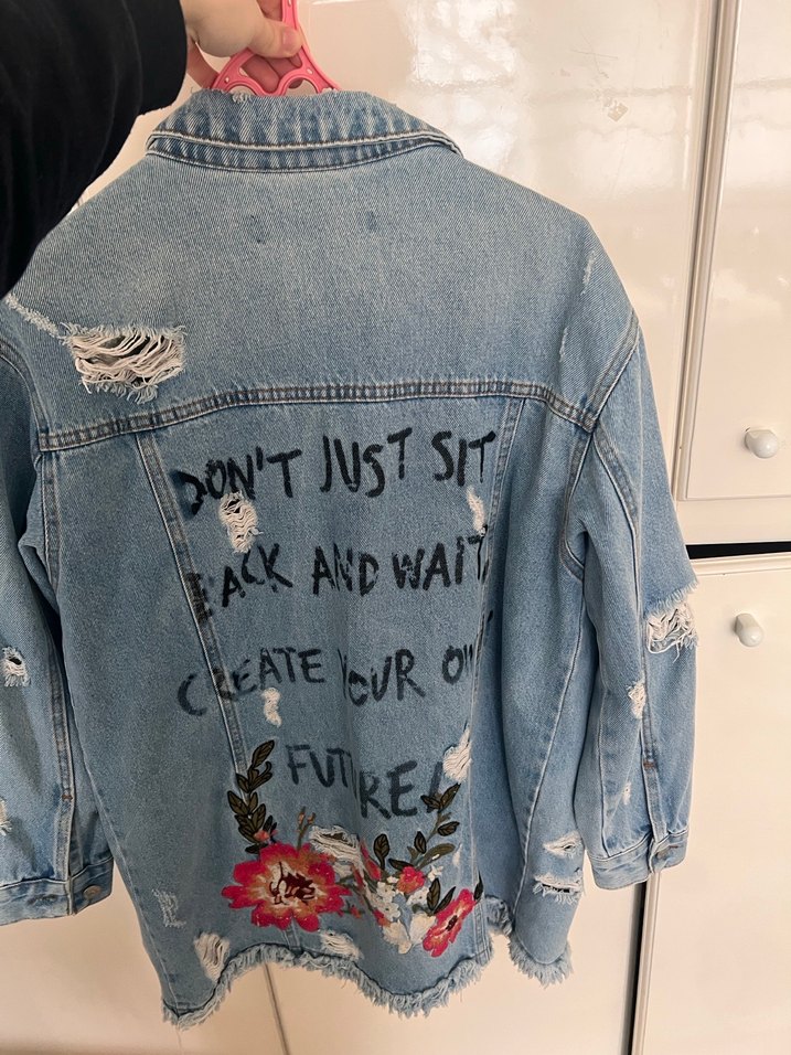 Düğmeli Yırtık Detaylı Midi Kot Ceket - Görsel 2