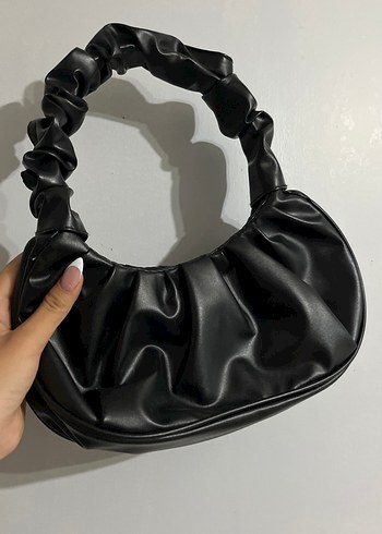 Siyah Deri Elastik Saplı Gotik Kadın Çantası