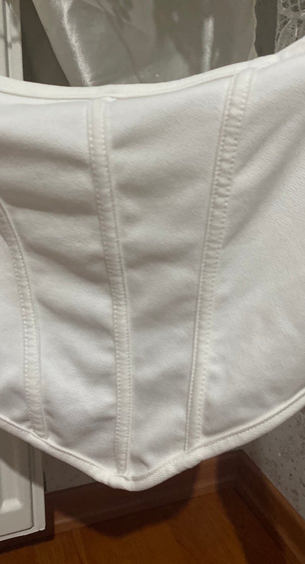Omzu düşük beyaz bluz - Görsel 3