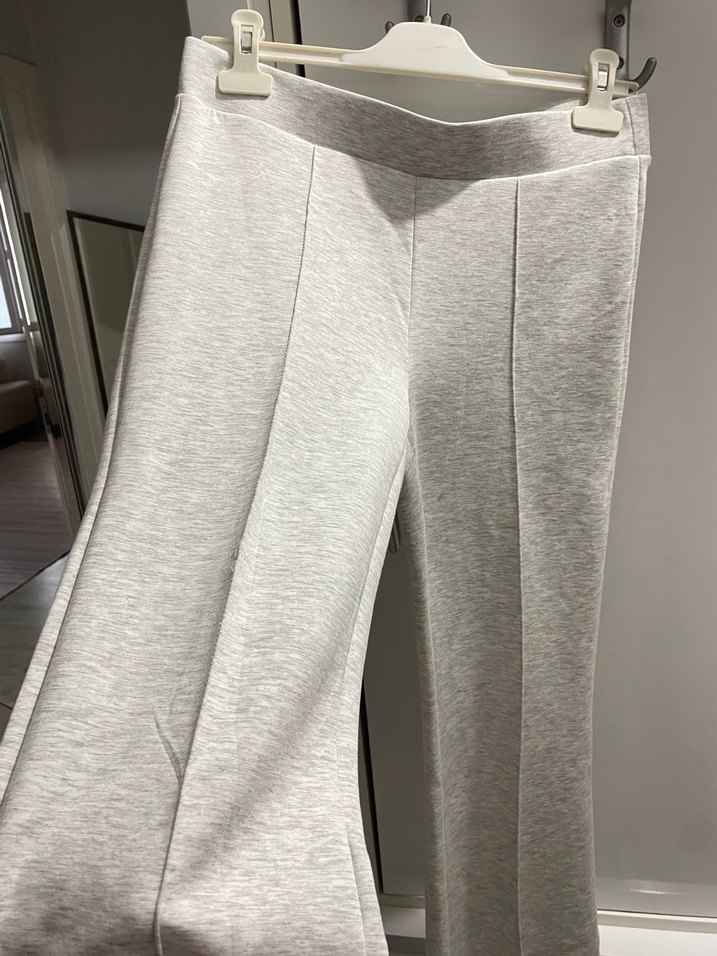 Bershka İspanyol paça pantolon - Görsel 2