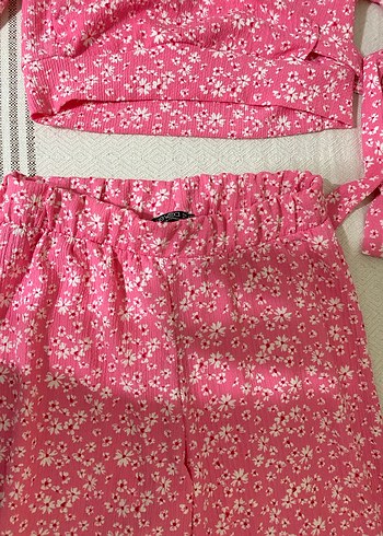 Pembe Çiçek Desenli Takım - Görsel 4
