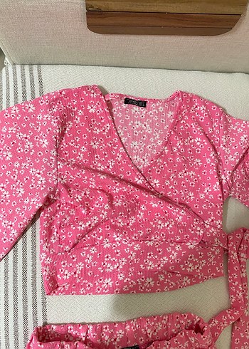 Pembe Çiçek Desenli Takım - Görsel 3