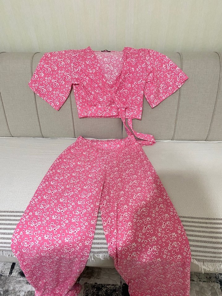 Pembe Çiçek Desenli Takım - Görsel 2
