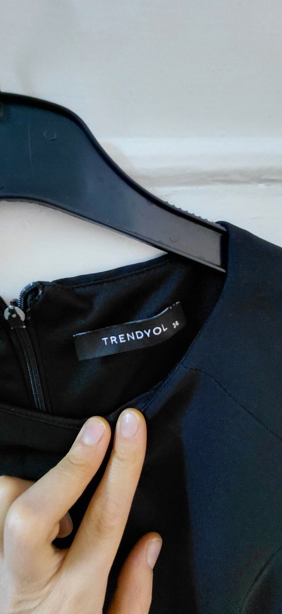 Siyah Drapeli Yuvarlak Yakalı Midi Elbise - Görsel 3