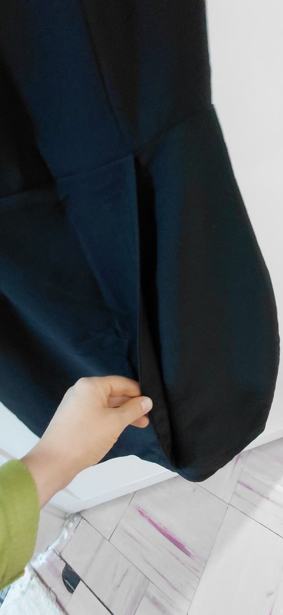 Siyah Drapeli Yuvarlak Yakalı Midi Elbise - Görsel 2