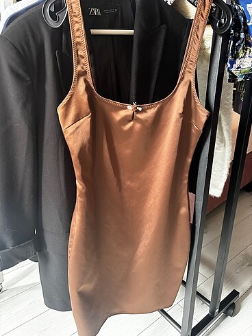 Zara saten elbise