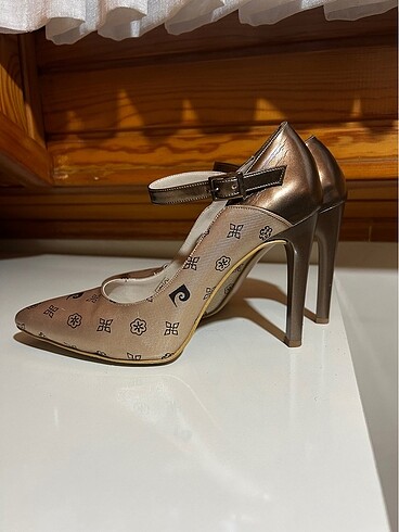 Pierre Cardin stiletto