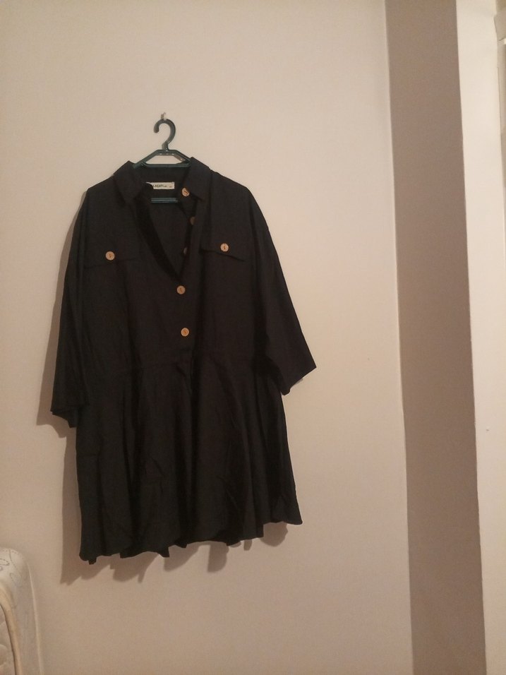 Düğmeli Siyah kısa Keten elbise - Görsel 3