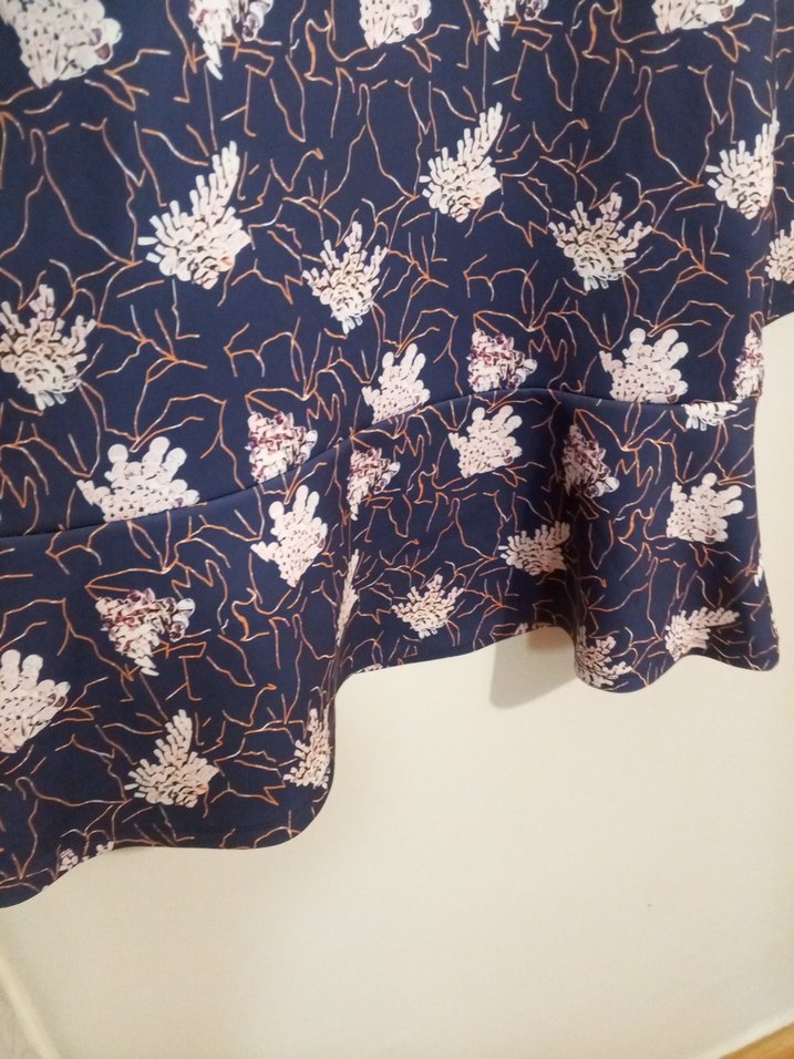 Zincir Detaylı Lacivert Desenli Kadın Bluz - Görsel 4