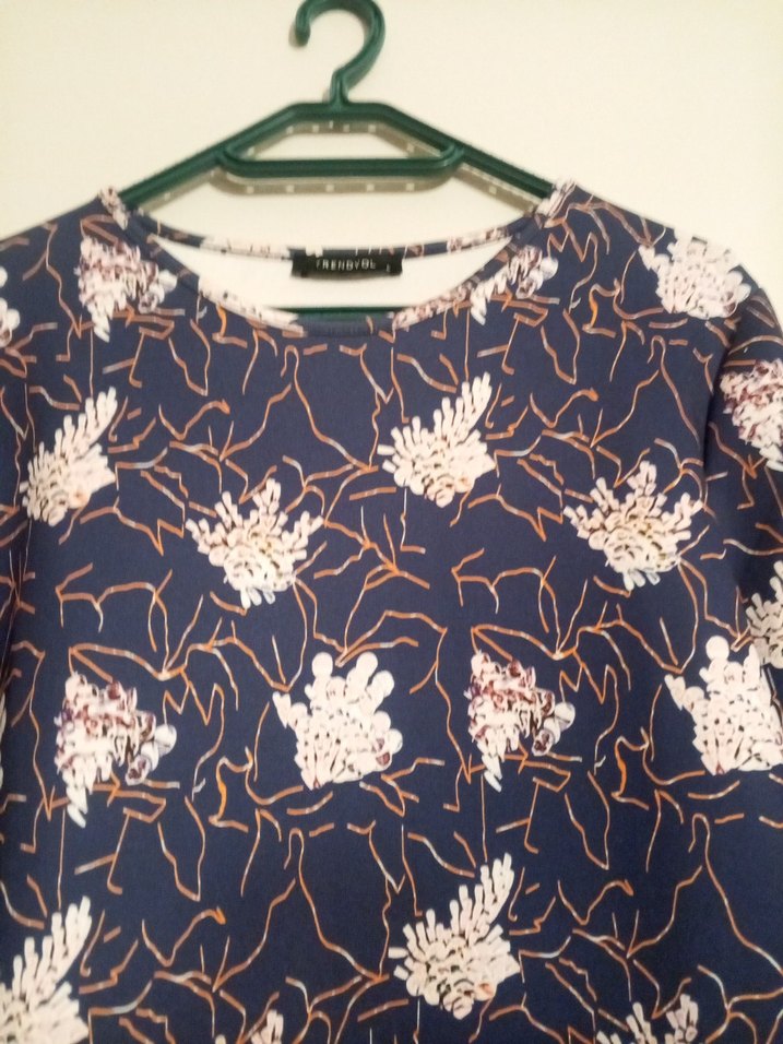 Zincir Detaylı Lacivert Desenli Kadın Bluz - Görsel 3