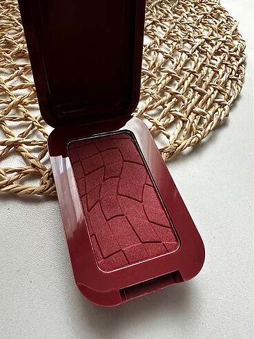 Beden NYX Buttermelt Allık 10 Numara