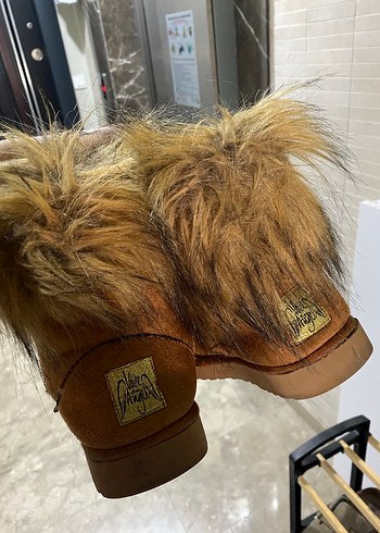 Kahverengi Süet Kürklü Kadın Bot - Görsel 3