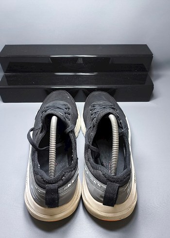 42.5 Beden ORİJİNAL SKECHERS SPOR AYAKKABI