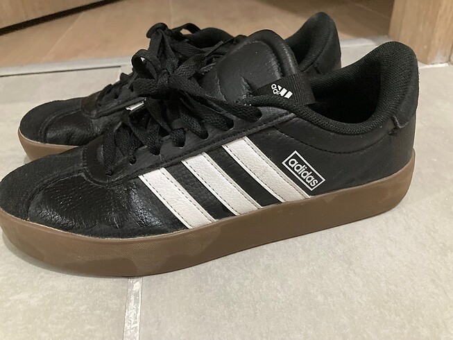 38 Beden adidas VL court base siyah ayakkabı