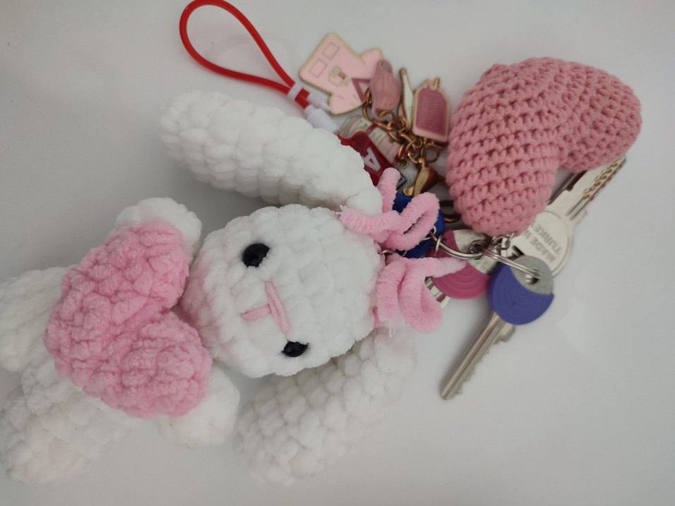Kalp Detaylı Beyaz Peluş Tavşan Anahtarlık - Görsel 2