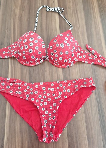 Renkli Desenli kırmızı bikini takımı
