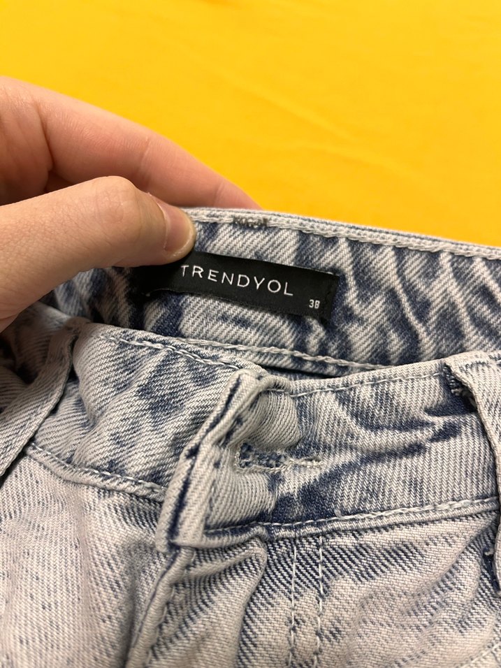 Mini Bol Kesim Kadın Kot Şort - Görsel 4