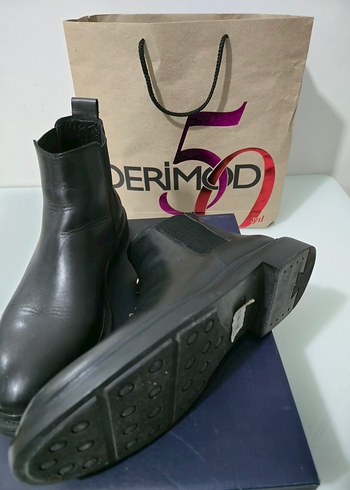 Derimod 44