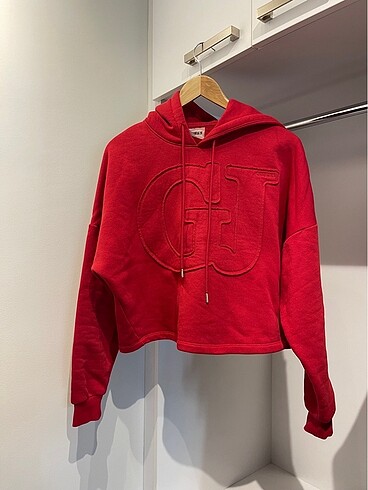 Guess sweatshirt