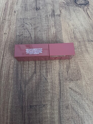 Maybelline New York Super Stay Vinyl Ink Uzun Süre Kalici Likit  - Görsel 2