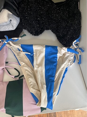 Academia Bikini