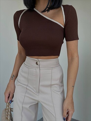 Asimetrik Yaka Triko Crop